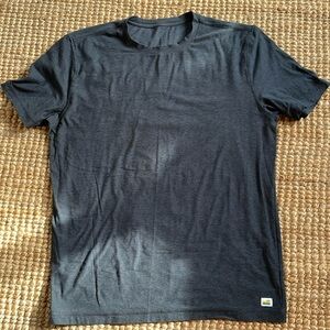 Vuori men’s gray t shirt size medium